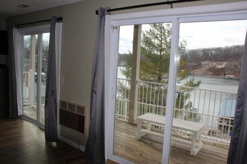 Wheelhouse Condo Lake View! 3BR 3BA Hotel in Village Four Seasons