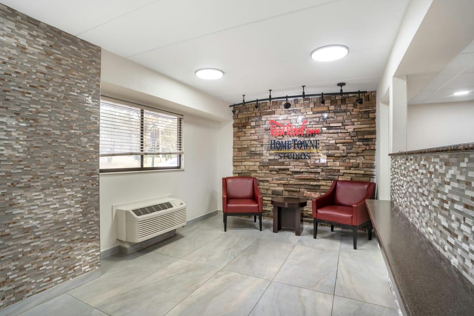 Hometowne Studios Greenville Hotel in Greenville