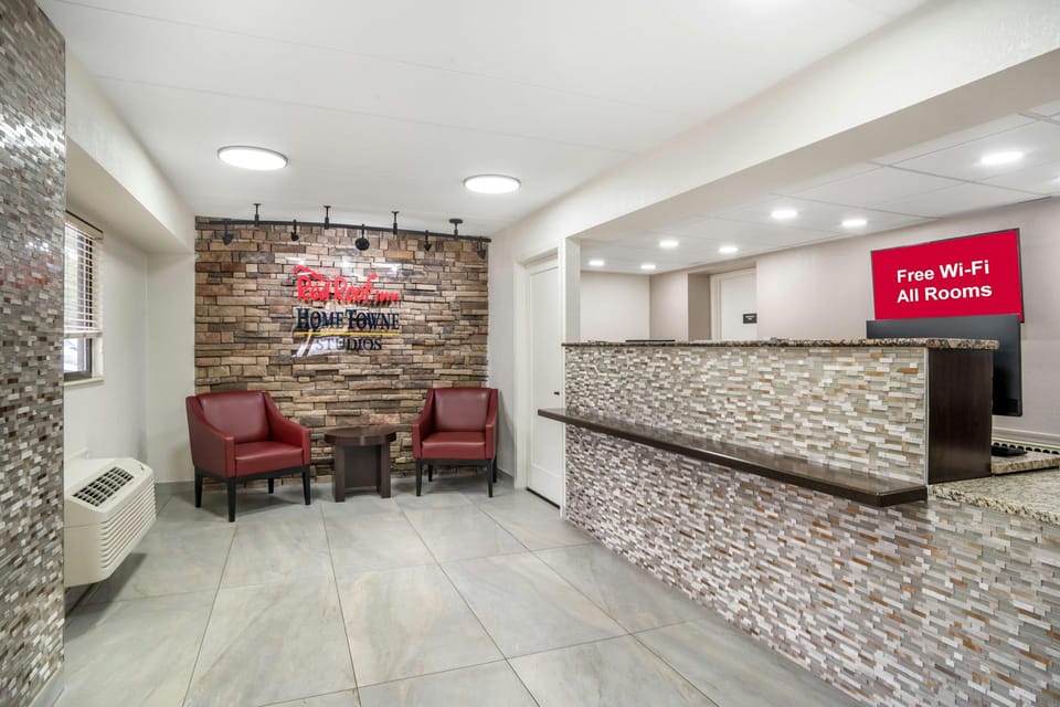 Hometowne Studios Greenville Hotel in Greenville