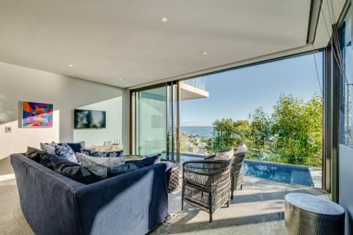 Coral Sea Hotel in Camps Bay