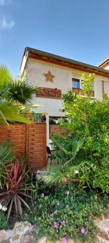 L'OAZIS malissard Hotel in Valence