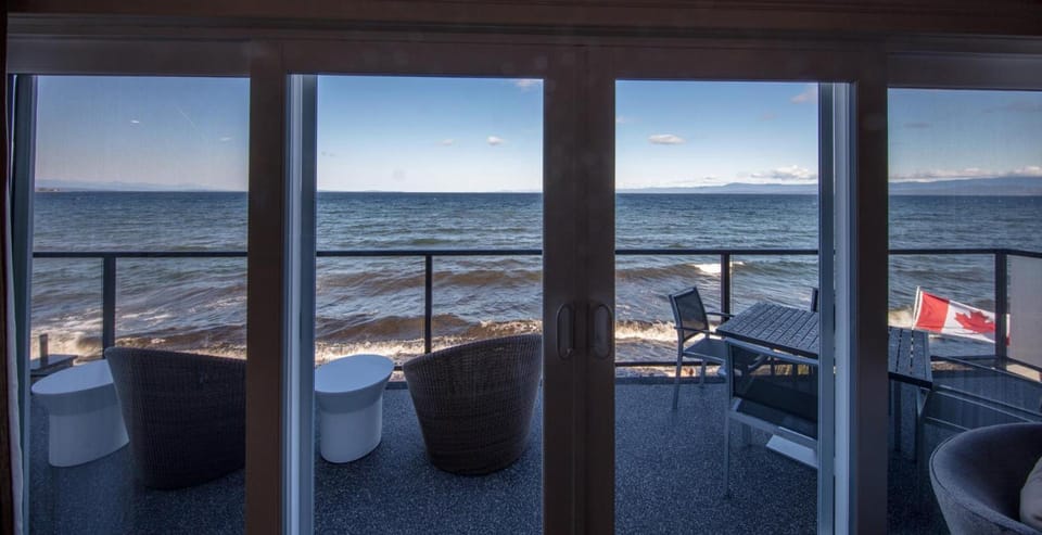 Qualicum Beach Ocean Suites Apartment hotel in Qualicum Beach