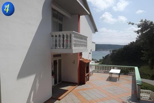 Rooms by the sea Supetarska Draga - Donja, Rab - 23068 Hotel in Supetarska Draga