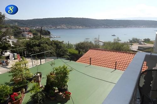 Rooms by the sea Supetarska Draga - Donja, Rab - 23068 Hotel in Supetarska Draga