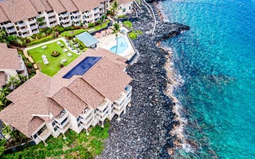 Ocean Echoes: Kona’s Oceanfront Family Oasis Hotel in Holualoa