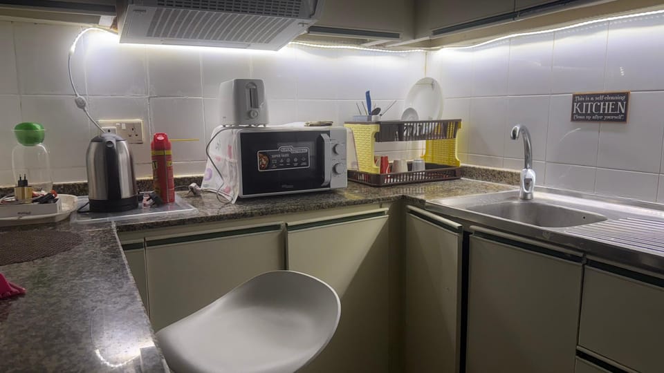 Rovers Boys Hostel Dubai Near Gold Souq Metro Hostel in Dubai