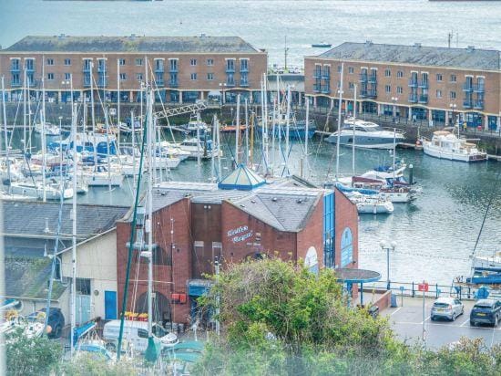 Harbour Heights - 2 Bed Apartment - Milford Haven Hotel in Wales