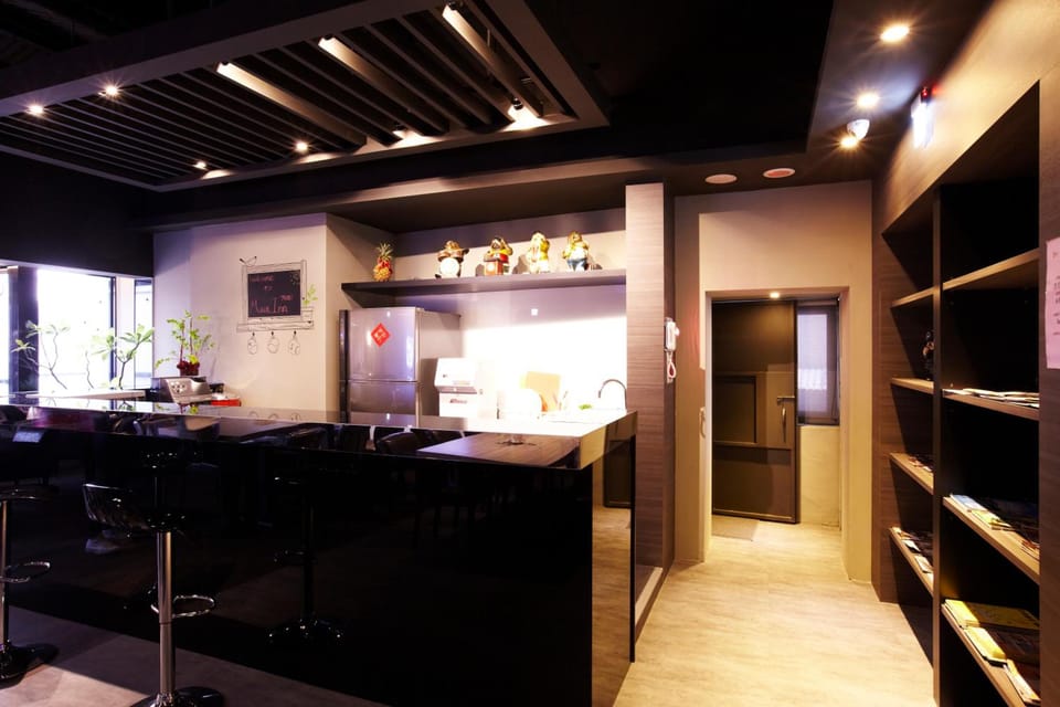 Shared lounge/TV area