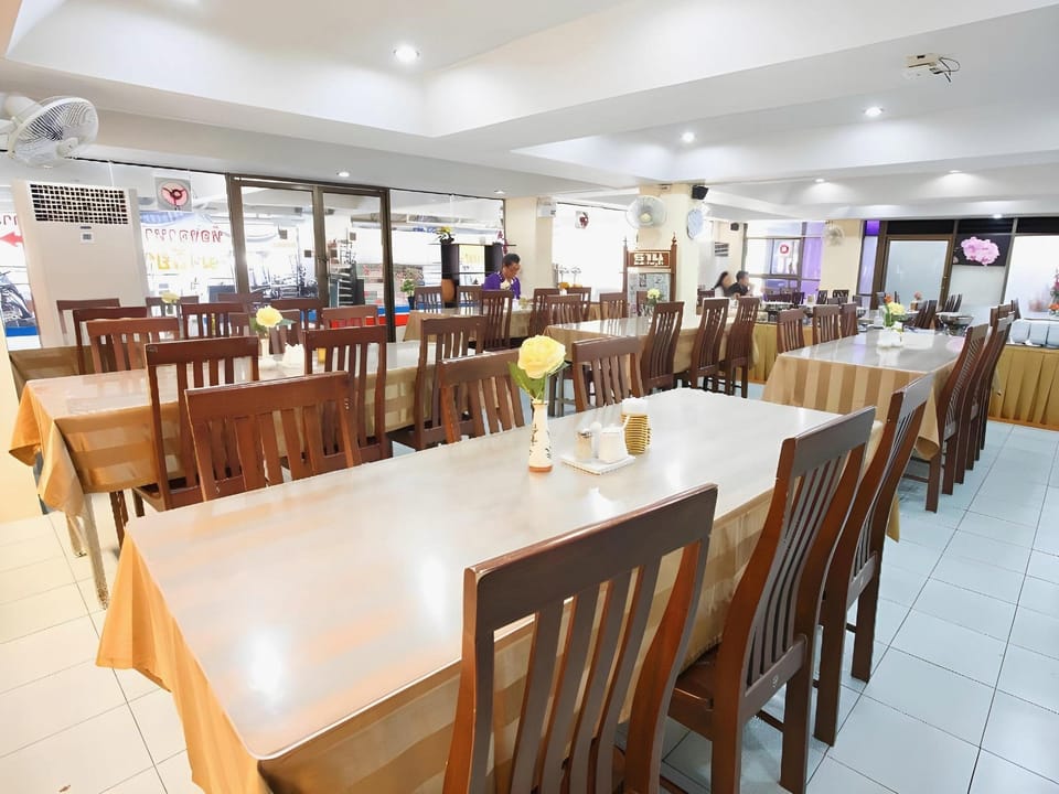 Regent Ngamwongwan Hotel Hotel in Bangkok