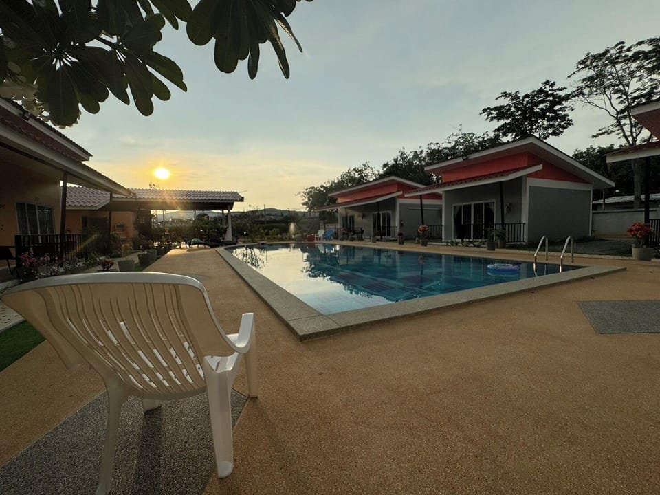 Patcharee Rerort Resort in Chalong