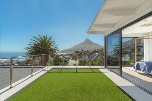 Amara 2 -designer Penthouse With Solar Power Hotel in Camps Bay