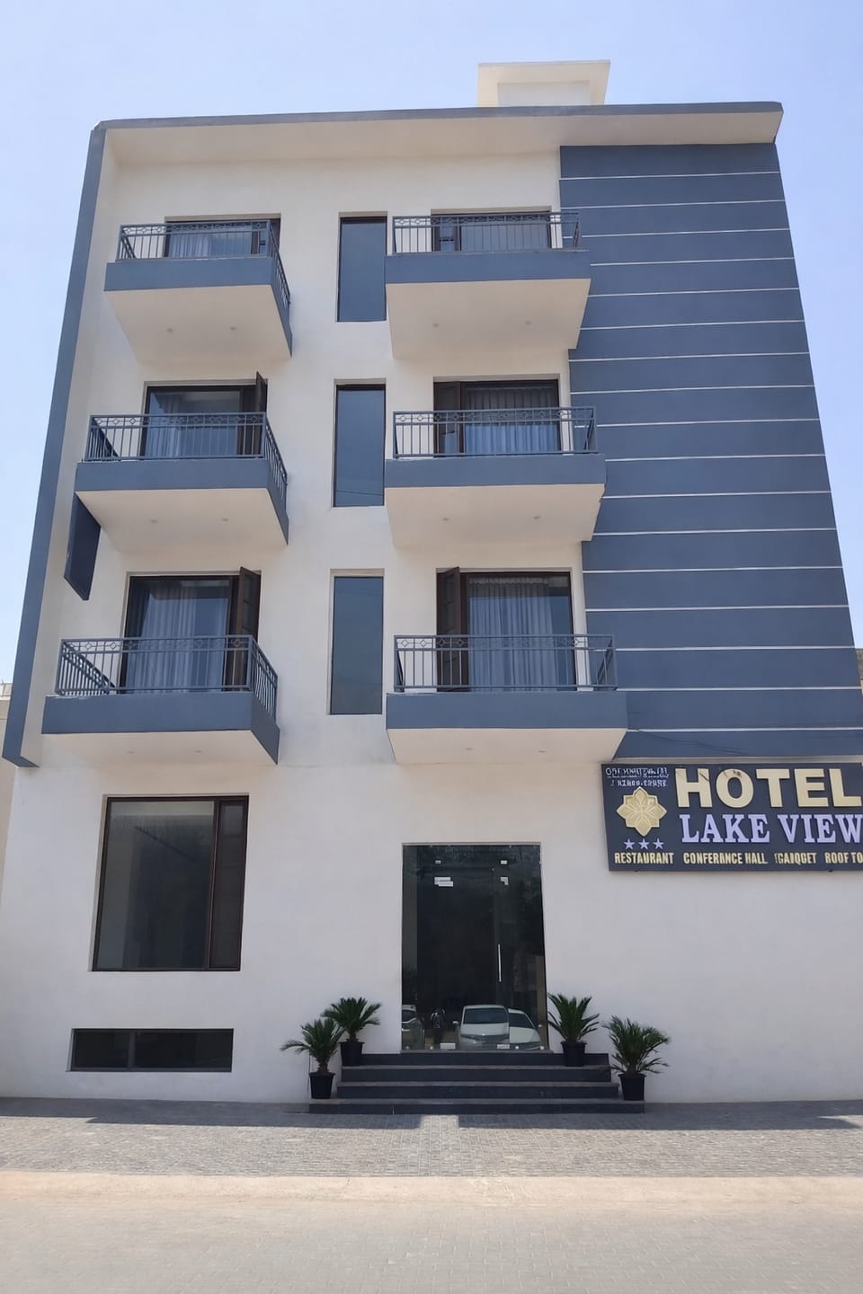 Hotel Lake View - Near Sukhna Lake Hotel in Chandigarh