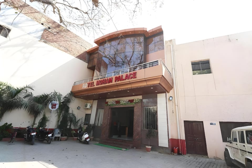 Mohan Palace Hotel in Uttar Pradesh