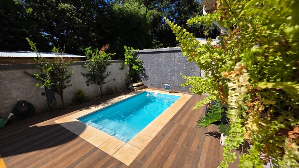 Swimming pool [outdoor]