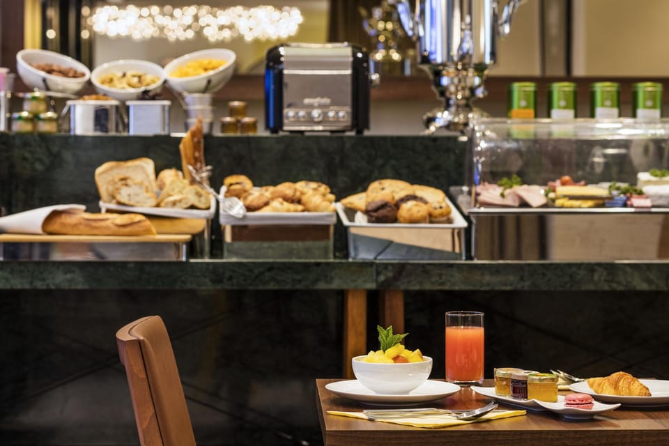 HOTEL MAYFLOWER Hotel in Paris