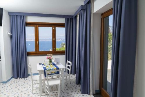 Cala Moresca Apartments Hotel in Campania