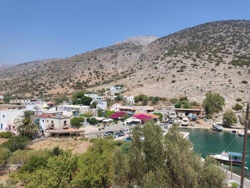 Manolis Rooms Vathys Hostel in Kalymnos