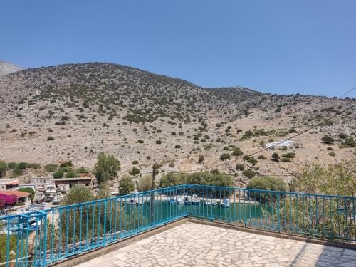 Manolis Rooms Vathys Hostel in Kalymnos