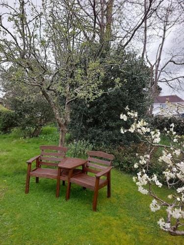 Double room with ensuite shower room in quiet, private house Hotel in Worthing