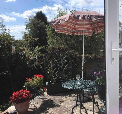 Double room with ensuite shower room in quiet, private house Hotel in Worthing