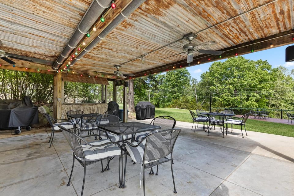 Roadrunner Inn and Log Cabins Resort in Beaver Lake