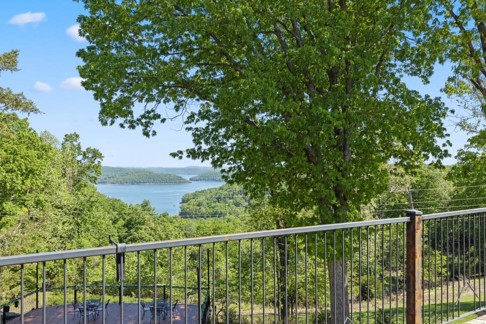Roadrunner Inn and Log Cabins Resort in Beaver Lake