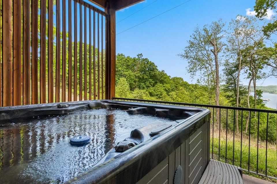 Roadrunner Inn and Log Cabins Resort in Beaver Lake