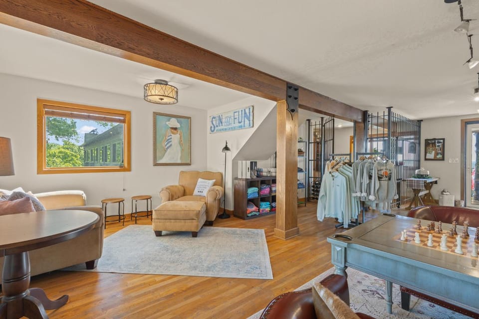 Roadrunner Inn and Log Cabins Resort in Beaver Lake