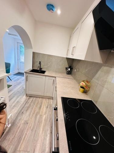 -R1- Newly Renovated En-Suite Private Room in Birmingham Selly Oak Hotel in Birmingham