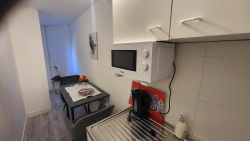BnB Souterrain Hotel in Amsterdam