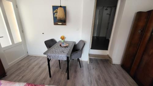 BnB Souterrain Hotel in Amsterdam