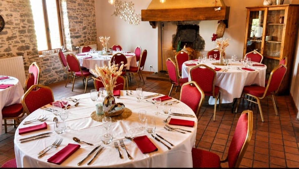 Logis Hotel La ferme du Blanchot Hotel in Pays de la Loire