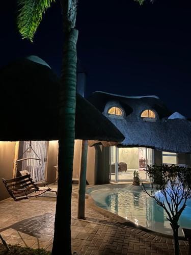 STAY In TEHAMA Hotel in Cape Town