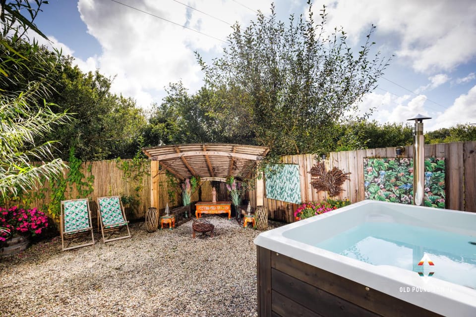 Old Pound Smithy Luxury tent in England