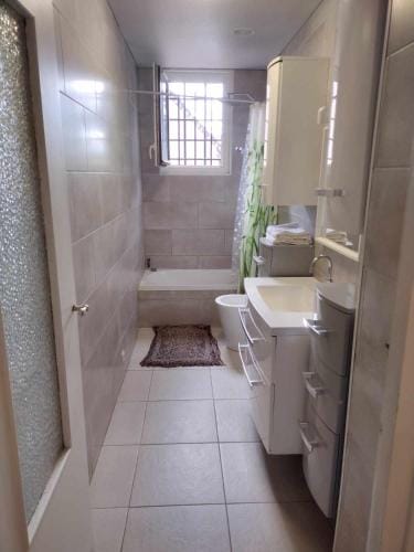 1ChambrePrivee,GrandCanape 1-2 Voyageurs,Cuisine &Toilette Partagees,1 Room Private ,Large Sofa 1-2  Hotel in Vitry-sur-Seine