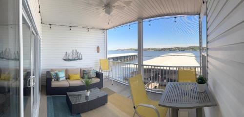 Beautiful Lakeside Oasis Hotel in Lake of the Ozarks
