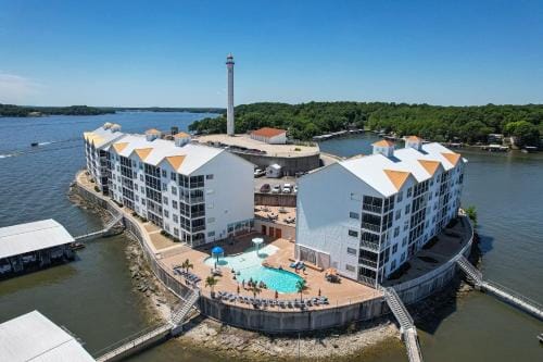 Beautiful Lakeside Oasis Hotel in Lake of the Ozarks