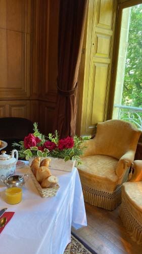 Chambre de Princesse avec Grande Salle de Bain Hotel in Centre-Val de Loire