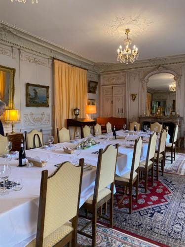 Chambre de Princesse avec Grande Salle de Bain Hotel in Centre-Val de Loire