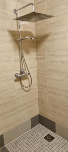 Smart Large Room with disabled facilities Idealy Located near Doncaster - Rotherham -Sheffield Hotel in Sheffield