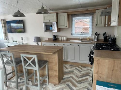 Kingfisher Lodge Long Acre Holiday Park Lodge in Evesham