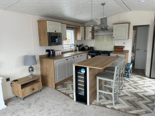 Kingfisher Lodge Long Acre Holiday Park Lodge in Evesham