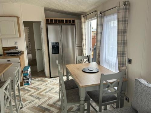 Kingfisher Lodge Long Acre Holiday Park Lodge in Evesham