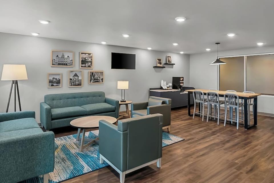 WoodSpring Suites Newington - Hartford South Hotel in New Britain