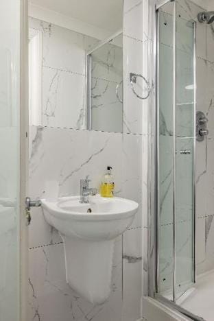 Knightsbridge studio by Harrods Hotel in City of Westminster