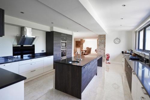 Hunter Lodges by Celtic Manor Lodge in Newport