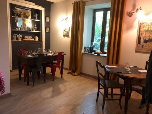 Chambres d’hotes sur une ile Hotel in Auvergne-Rhône-Alpes