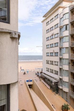 Warm   cozy lateral seaview apartment Hotel in Ostend