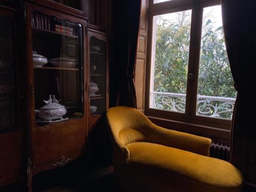 Chambre pour 3 personnes au Chateau Hotel in Centre-Val de Loire