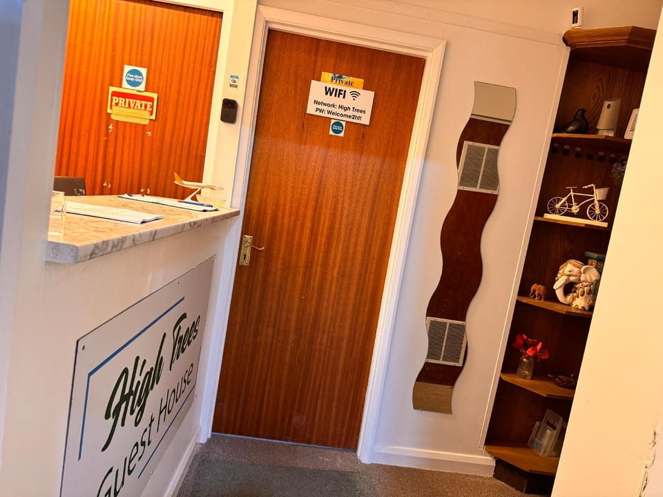 High Trees Guest House Gatwick Hotel in Horley